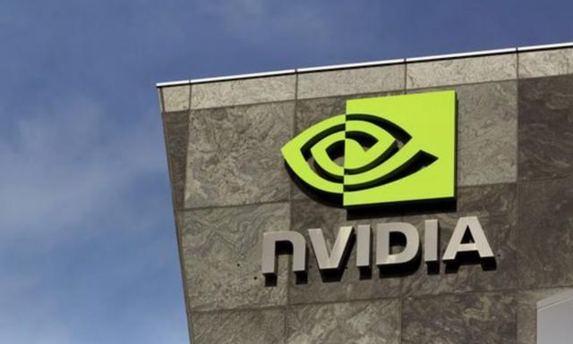 NvidiaがTSMCに5000台を緊急発注したと報じられており、最速の納期は10月末から11月初旬