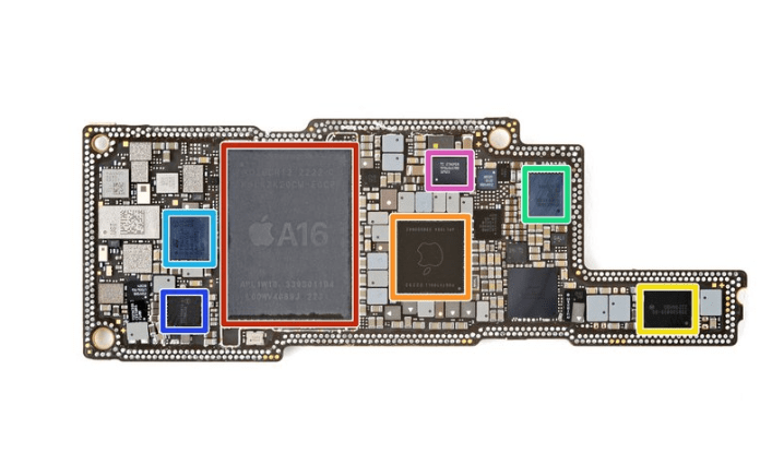 分解されたApple 14pro max 内部主要部品：黄色いApple 338S00839-B0パワーマネージメントIC