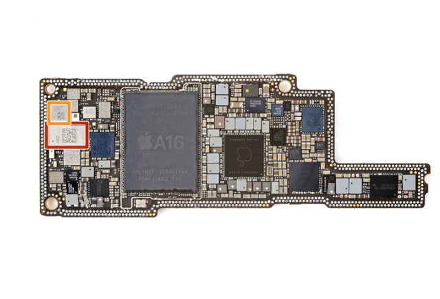 iPhone 14 Pro Maxを分解してみる：Broadcom AFEM-8245フロントエンドモジュール