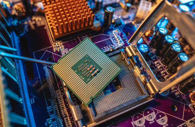 供給 (Microchip) Bluetoothオーディオ、シリコンカーバイド（SiC）デバイス、温度センサ、モータドライバ
