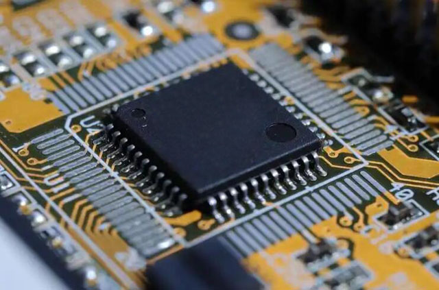 供給 [Infineon] メモリ：F-RAM（強誘電体RAM）メモリIC、NORフラッシュメモリICを供給